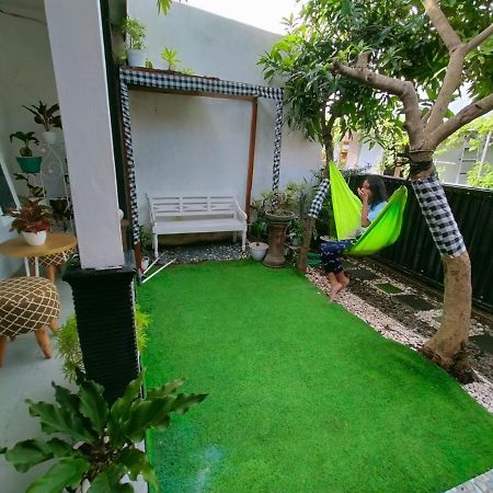 Shifana Homestay Syariah Yogyakarta Extérieur photo